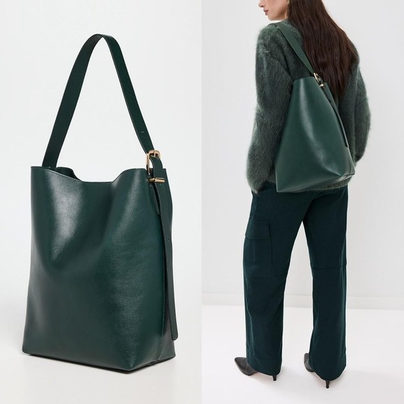 Handbags - Madewell Essential Bucket Tote Leather Bag NWT